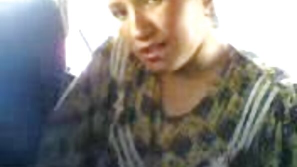 PopoTop. O trage frumos pe fata drăguță anală și vagine paroase păsărică.