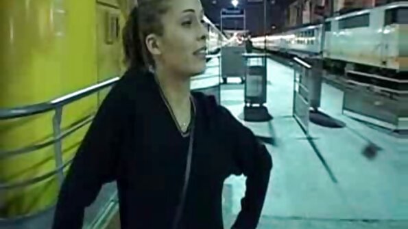 Ele arată clar cum să faci fese luxoase dintr-un fund gras. porno cu paroase